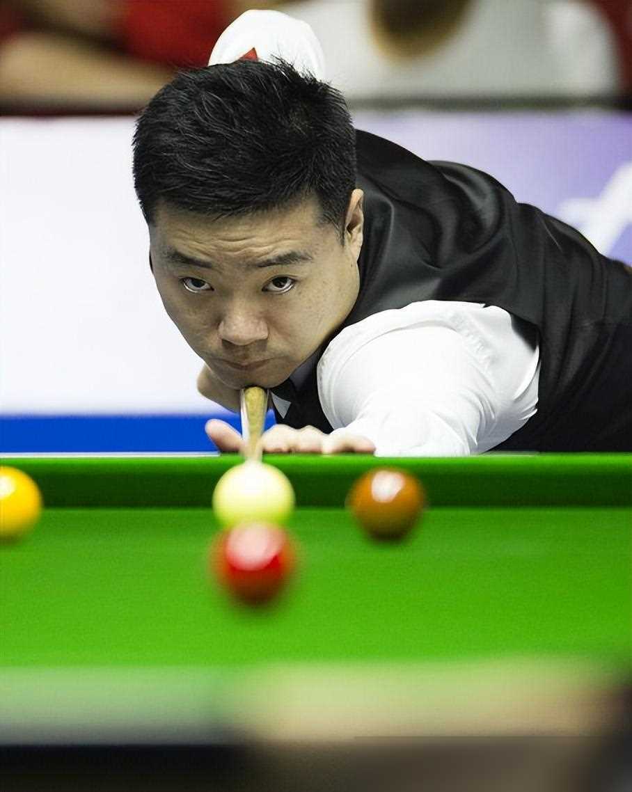 竞争激烈地 竞争激烈地