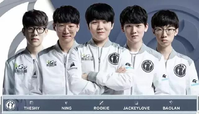 她积累了经 她积累了经